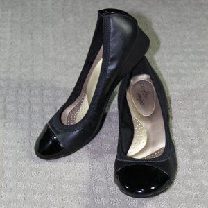 Dexflex Comfort Size 10M Black 1.75" Wedge Heels - LIKE NEW
